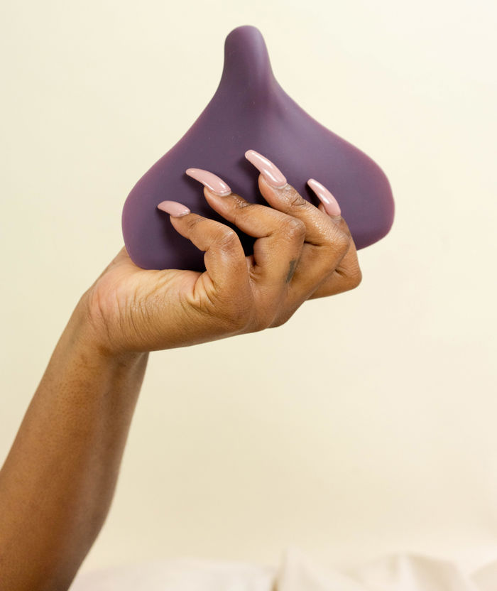 Enby - гендерно нейтральная секс-игрушка. Дизайн и фото: Wild Flower