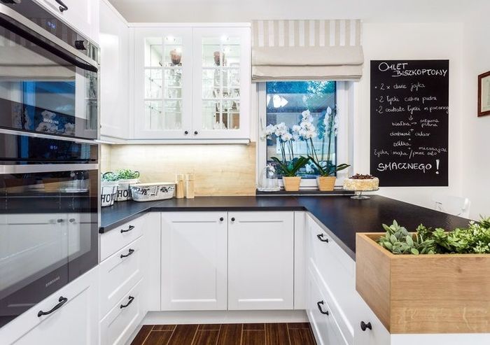 Кухня в стиле буквы «U». Фото:  Max Kitchens