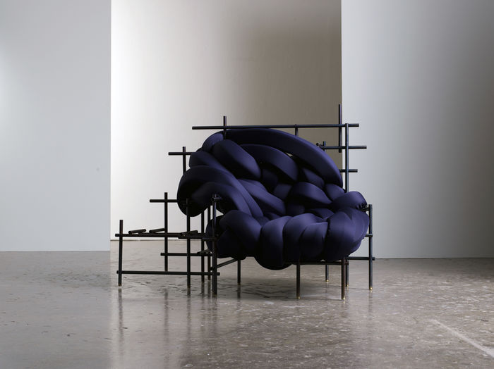 Lawless Chair. Дизайн: Evan Fay. Фото: Charlie Schuck