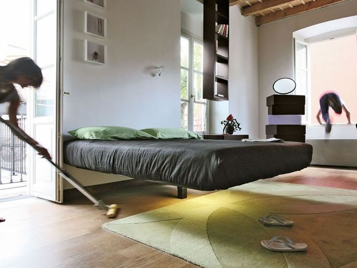 Кровать на одной опоре Fluttua. Дизайнер Даниэле Лаго (Daniele Lago)