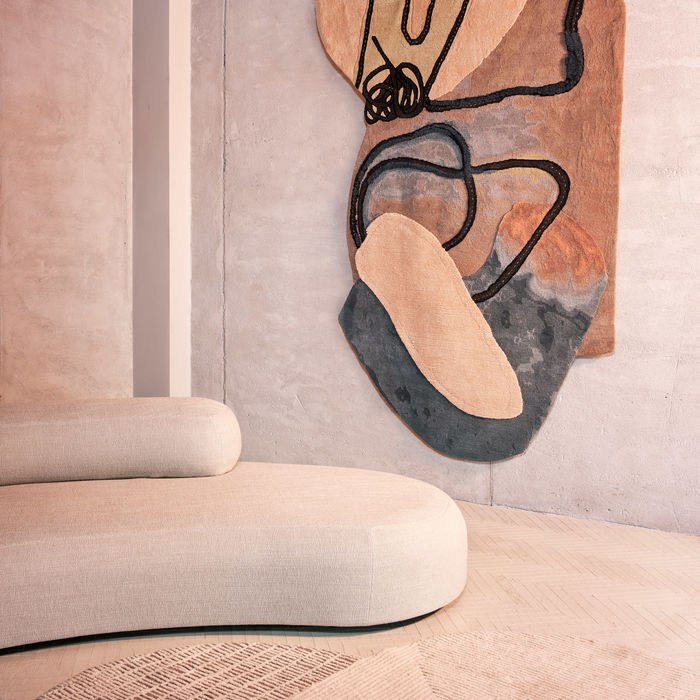 Коллекция ковров Doodles от Faye Toogood, в салоне Cc-tapis Milan. Фото: Omar Sartor
