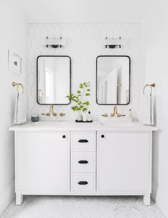 SARA TRAMP (https://www.hellosaratramp.com/); DESIGN: EMILY HENDERSON