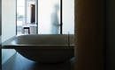 Бетонная ванна в центре дизайна лондонской квартиры