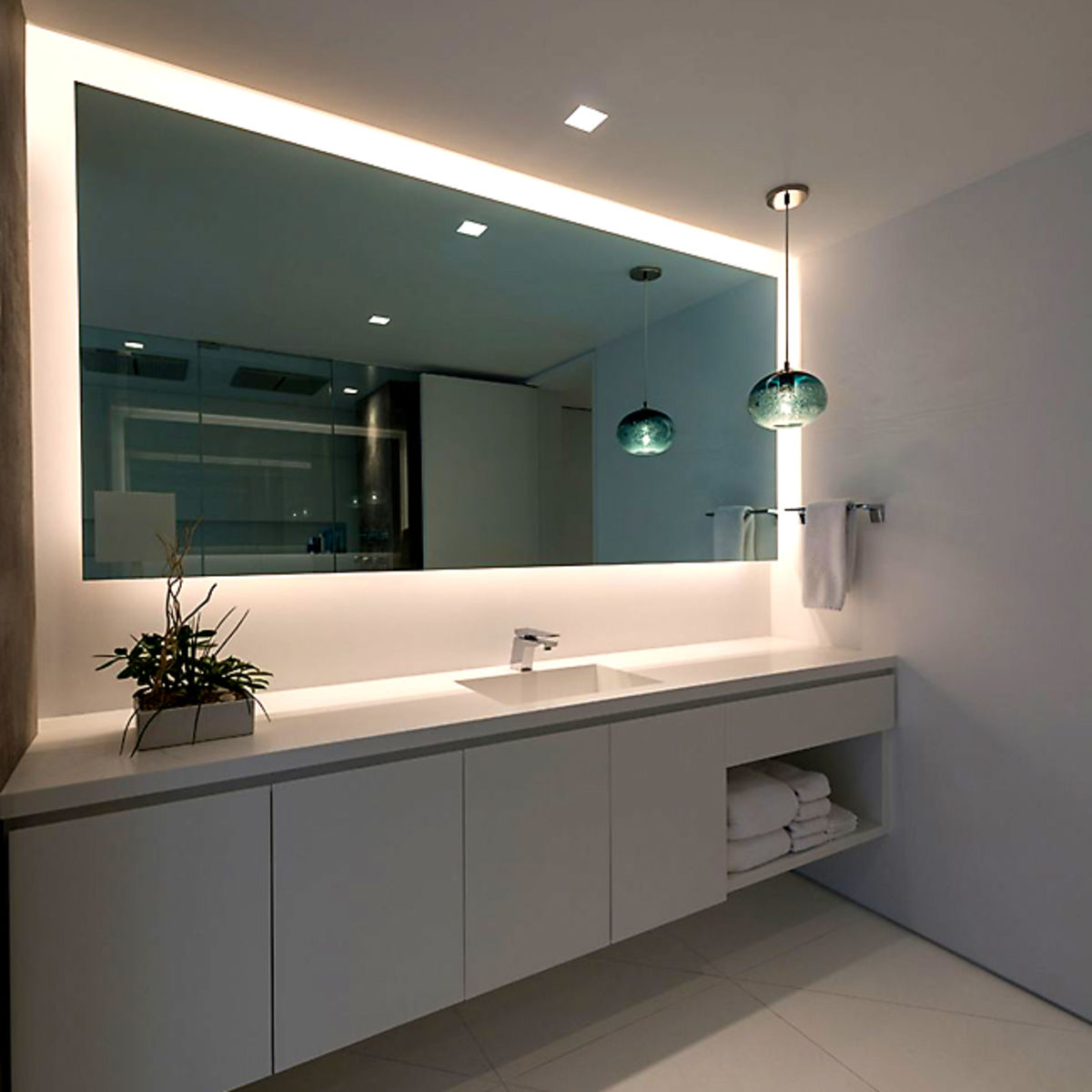 Светодиодные лампы в ванную. Освещение в ванной. Современное освещение в ванной. Потолочное освещение в ванной комнате. Зеркало в интерьере ванной.