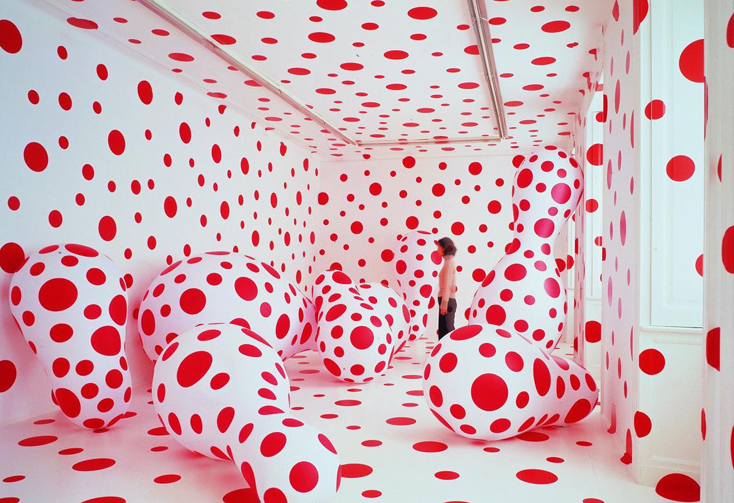 louis-vuitton-yayoi-kusama-marcel-batlle-design-sport-canalxtremo-web-design-phpotography-graphic-design-video-art-direction-01