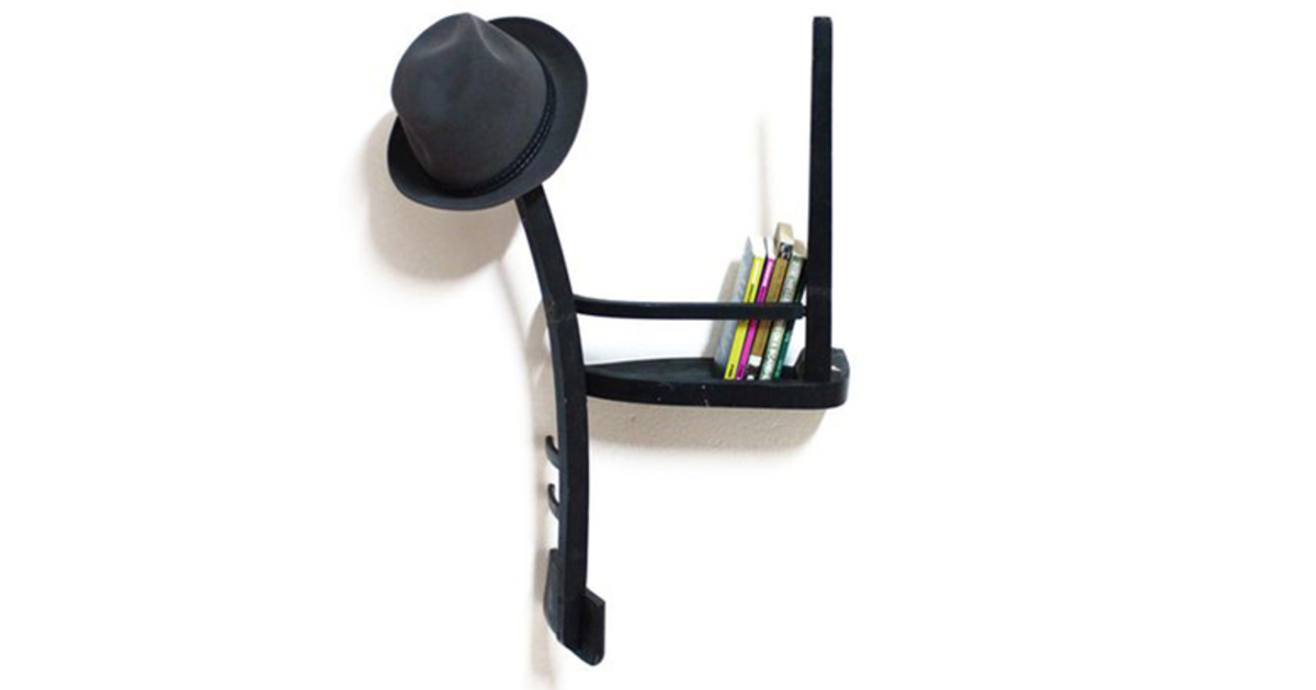 Перевернутый стул. Перевернутый стул. Перевернутый табурет. Перевернутый стул. Опрокинутый стул.