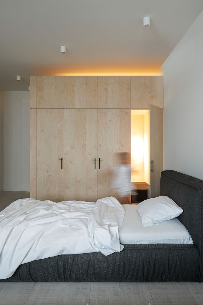 Шкафы в спальне с подсветкой. фото: Андрей Шурупенков
