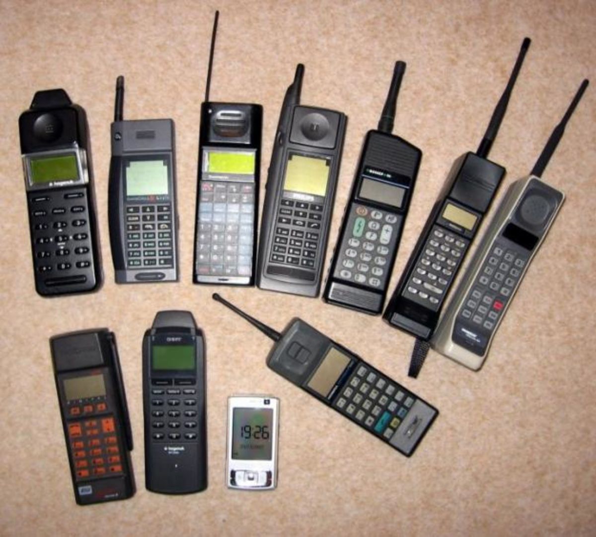 Мобильные телефоны 90