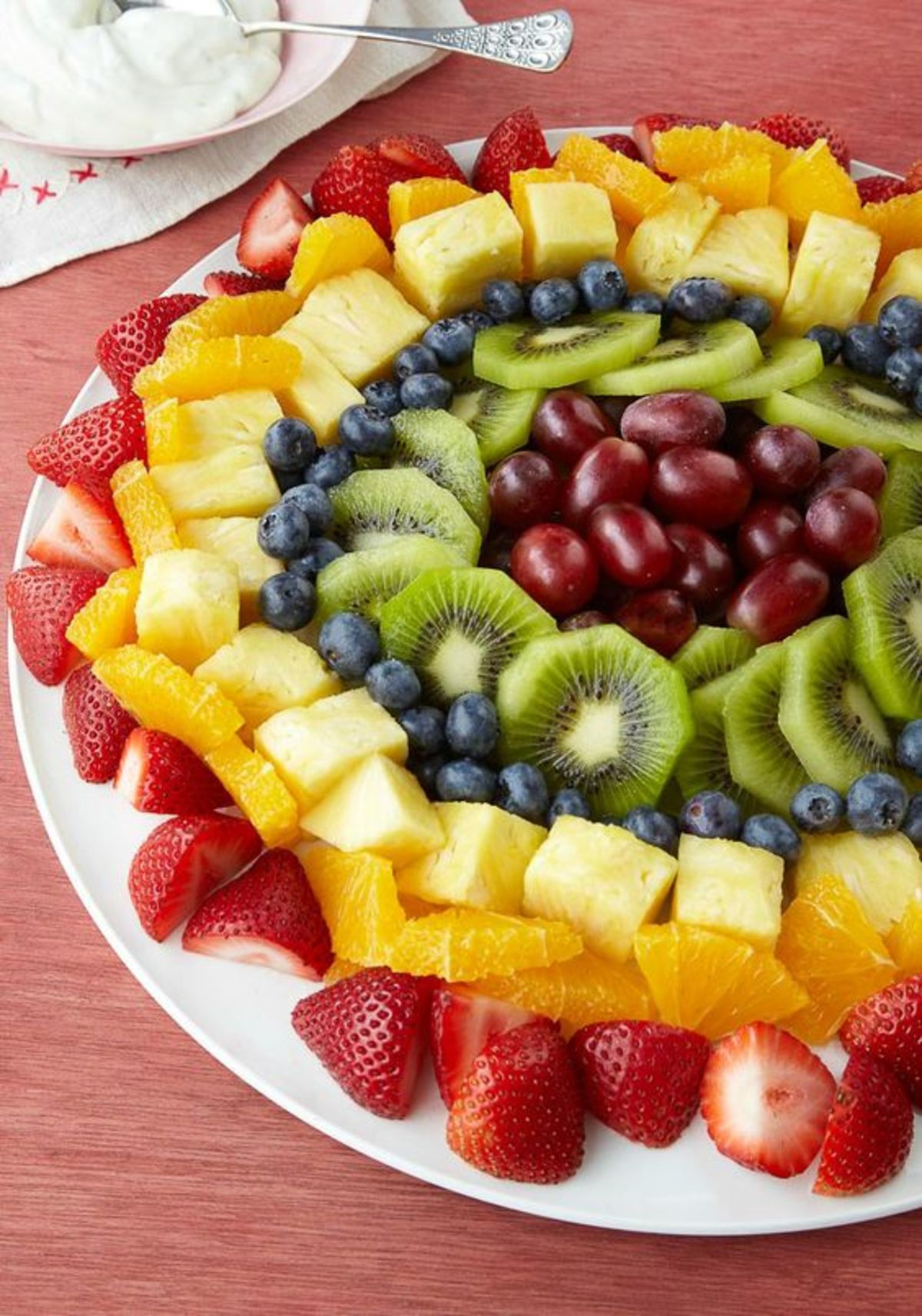 Как красиво нарезать фрукты. Фруктовая тарелка. Фруктовая нарезка. Красивая нарезка фруктов. Фрукты нарезка.