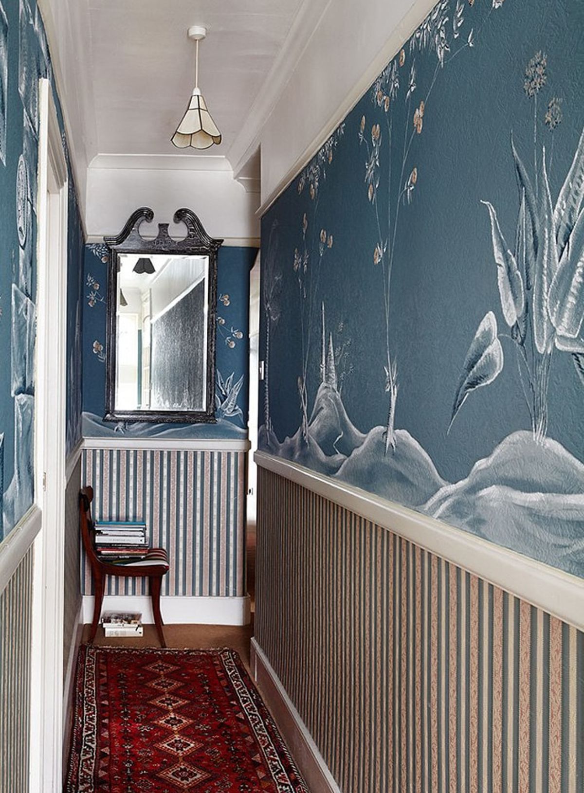 Оформление стен: как покрасить коридор