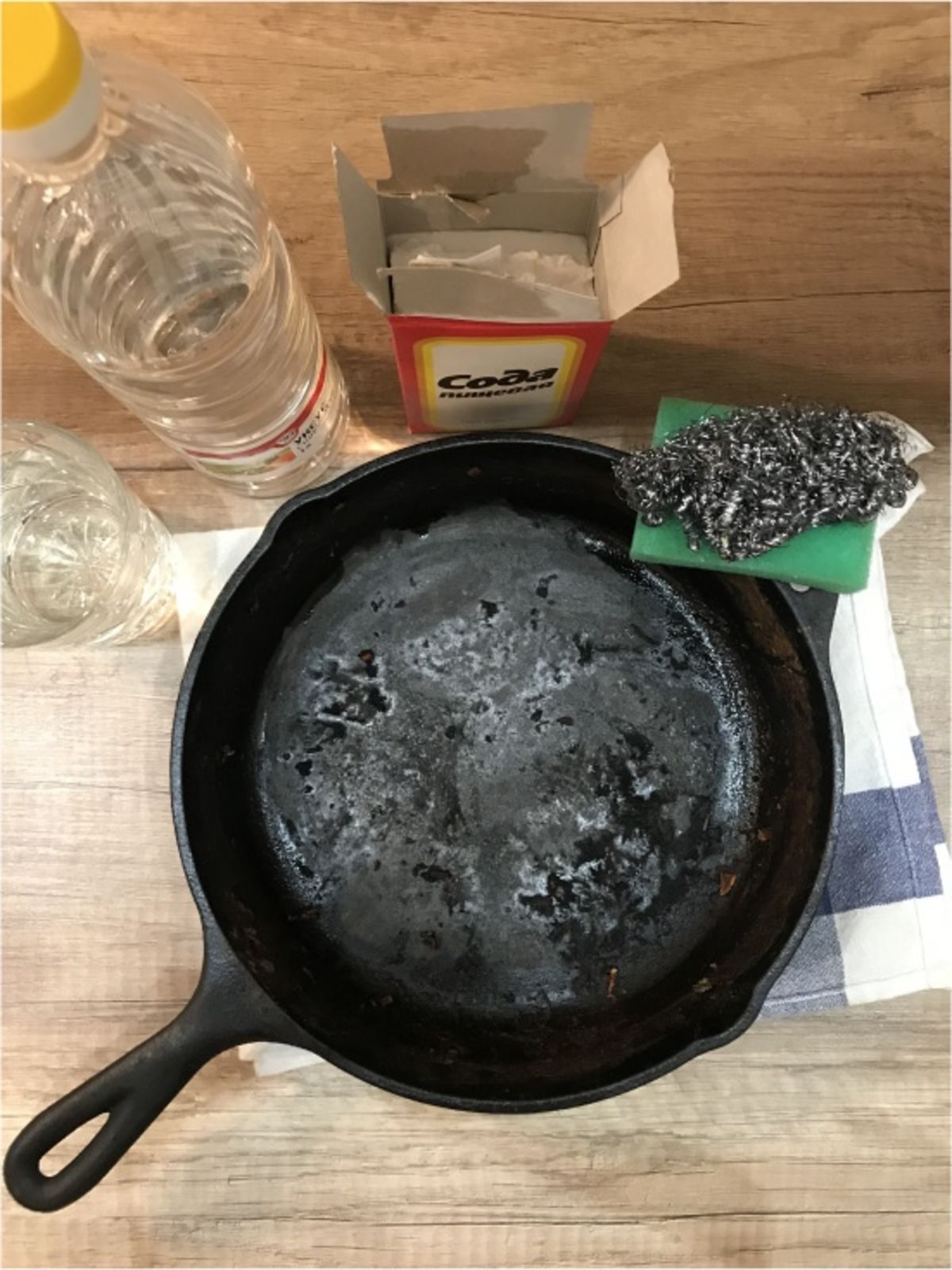 Очистить сковороду содой