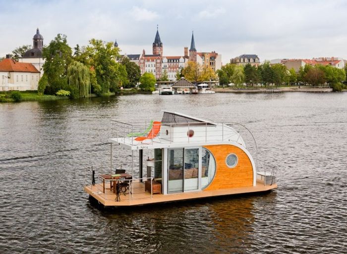 Nautilus Houseboats
