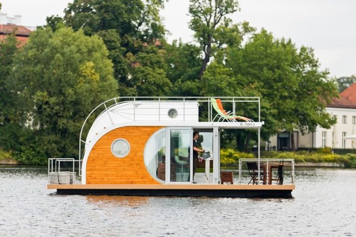Nautilus Houseboats
