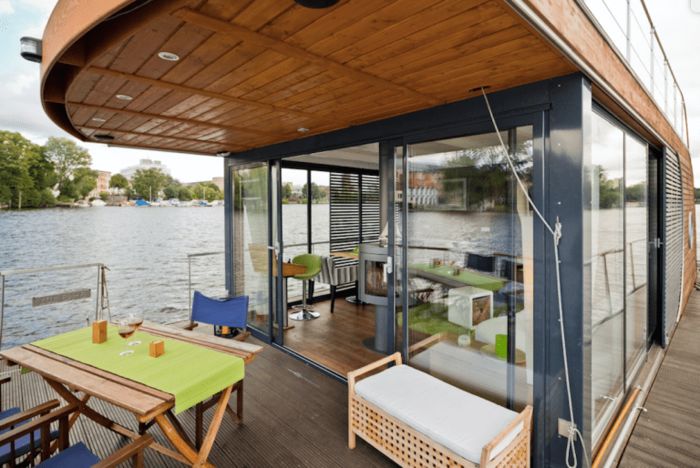 Nautilus Houseboats